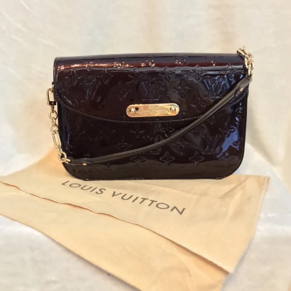 Authentic Louis Vuitton Rodeo Drive Handbag Monogram Vernis in burgundy